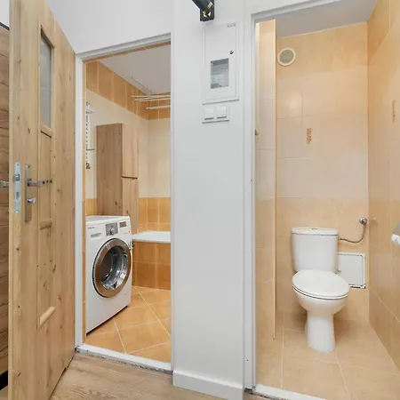 Waska Bright With Balcony By Renters Apartment